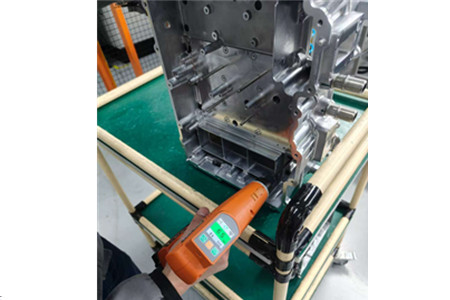 <{$channel[a].title}>